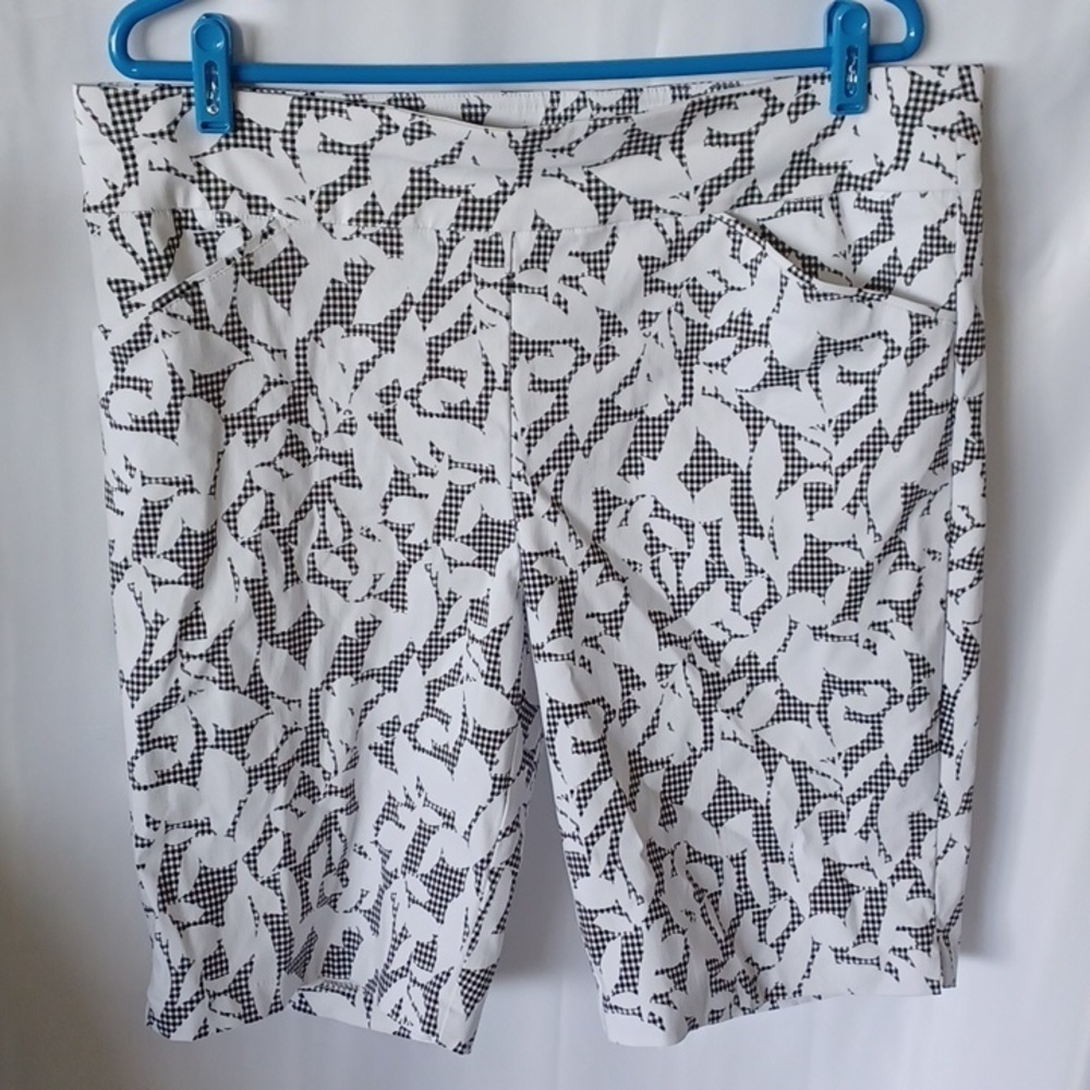 Christopher & Banks Signature Slimming Black White Pattern Shorts Size 16, EUC